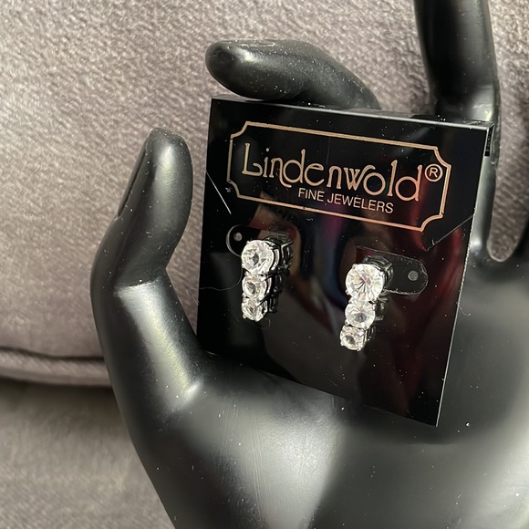 NWT.  Lindenwold Fine Jewelers.  Cubic Zirconia Drop earrings. - Picture 2 of 4